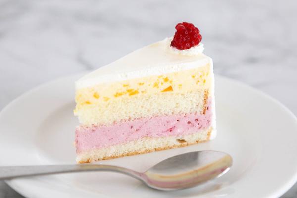Tort de Frișcă și Fructe